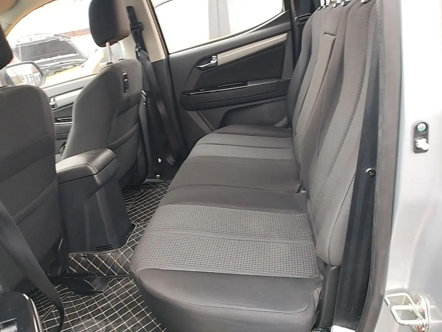 Isuzu D-MAX 2018 3.0T Two-Wheel Drive Automatic Elite Version 4JJ1-TC HI — миниатюра 20