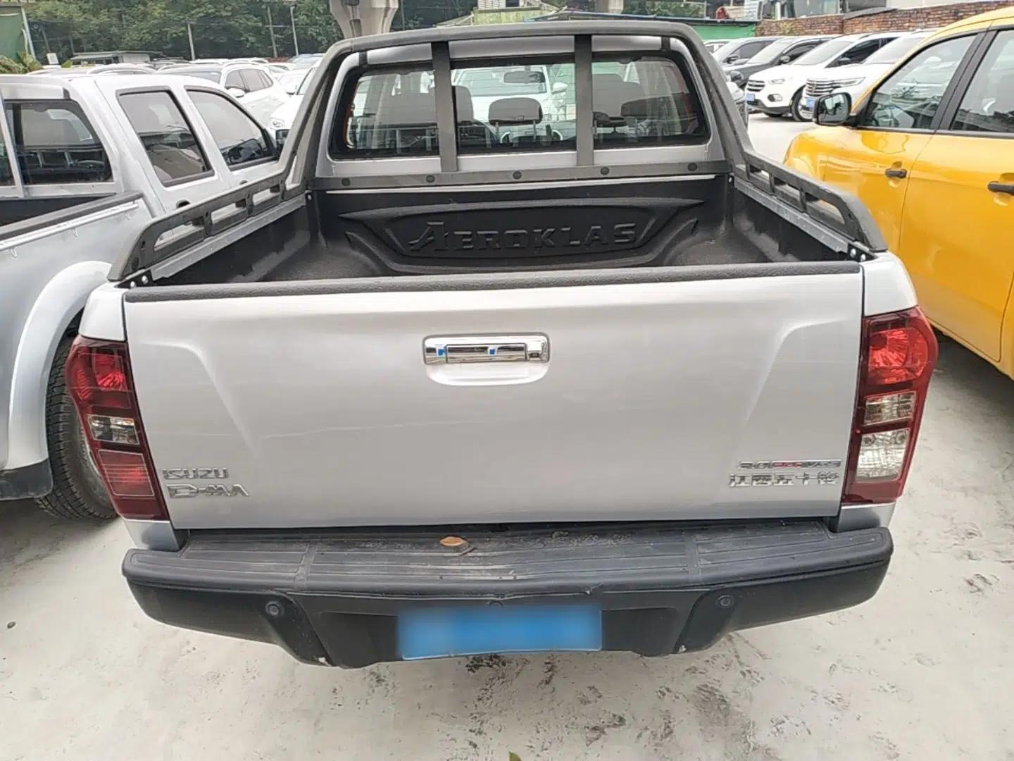 Isuzu D-MAX 2018 3.0T Two-Wheel Drive Automatic Elite Version 4JJ1-TC HI — миниатюра 5