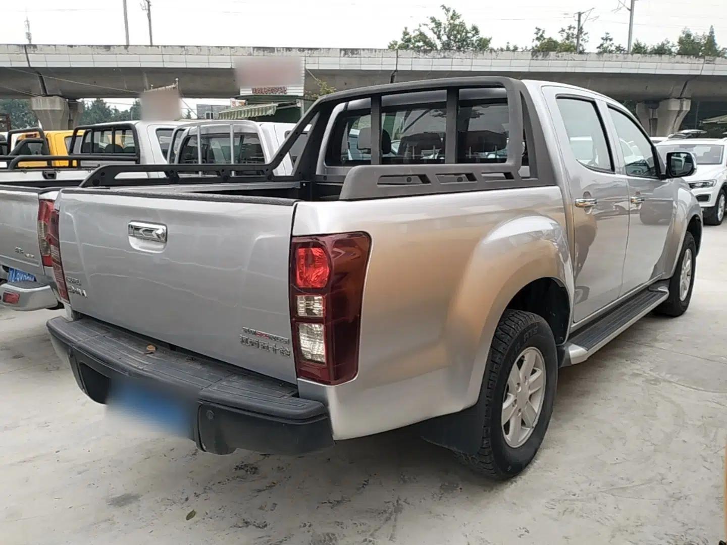 Isuzu D-MAX 2018 3.0T Two-Wheel Drive Automatic Elite Version 4JJ1-TC HI — миниатюра 6