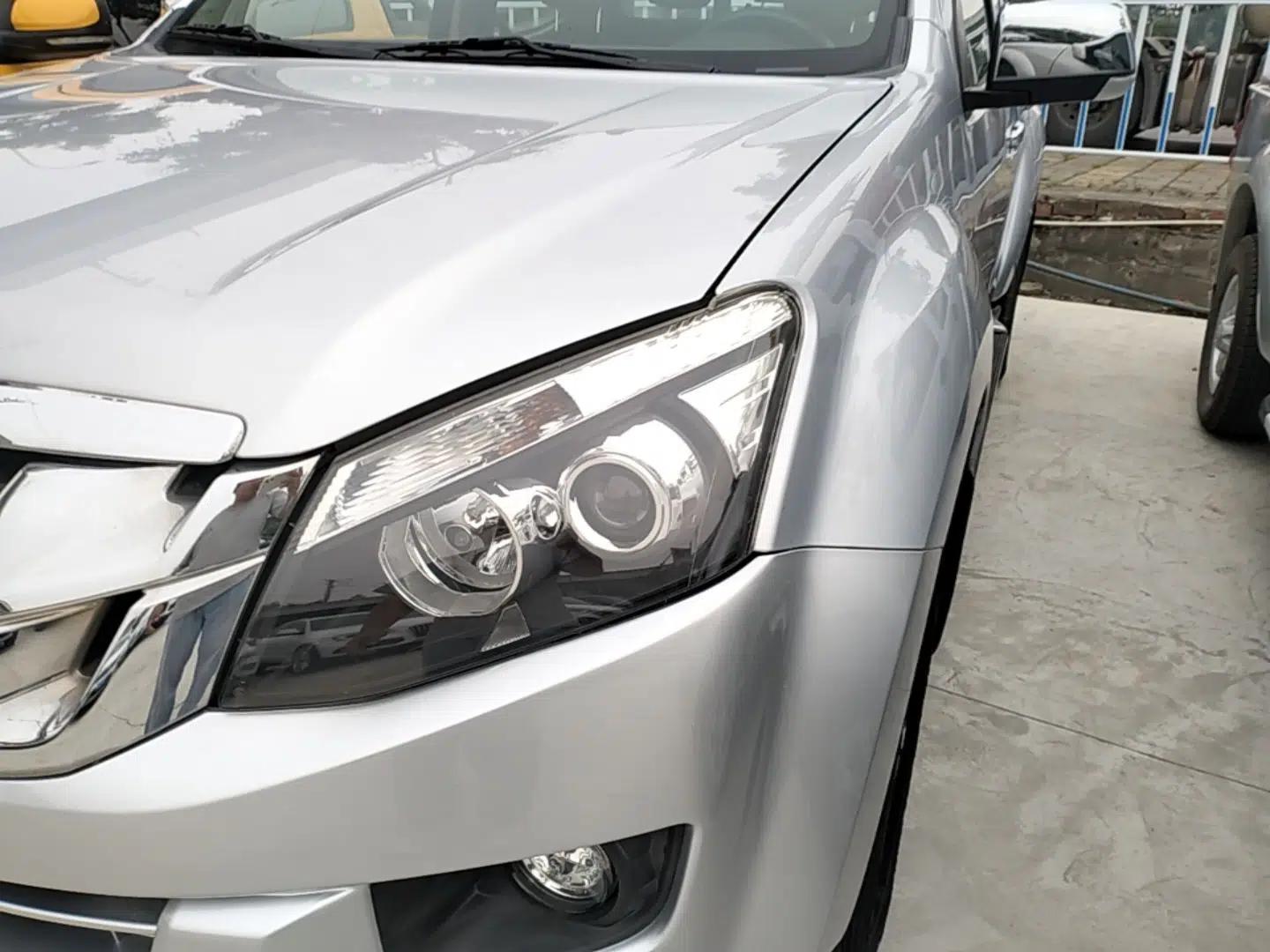 Isuzu D-MAX 2018 3.0T Two-Wheel Drive Automatic Elite Version 4JJ1-TC HI — миниатюра 8