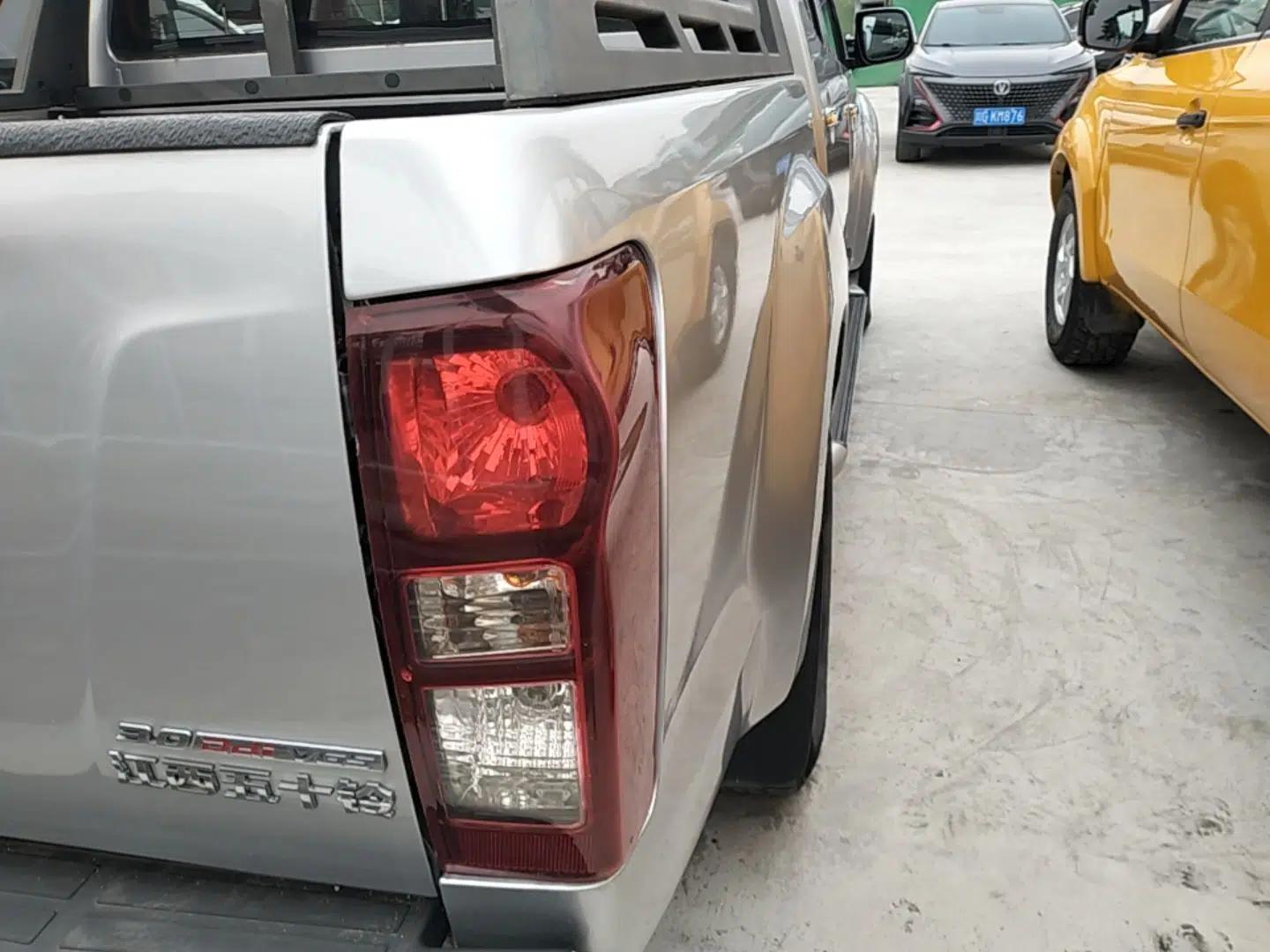 Isuzu D-MAX 2018 3.0T Two-Wheel Drive Automatic Elite Version 4JJ1-TC HI — миниатюра 9