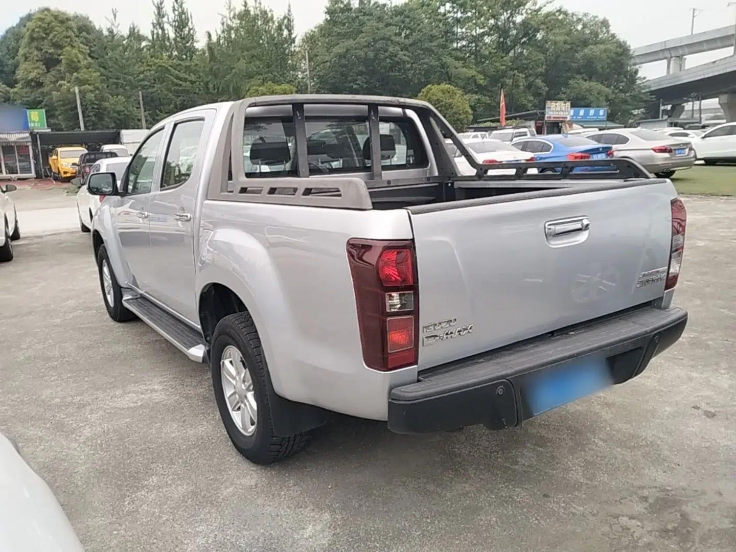 Isuzu D-MAX 2018 3.0T Two-Wheel Drive Automatic Elite Version 4JJ1-TC HI — миниатюра 13