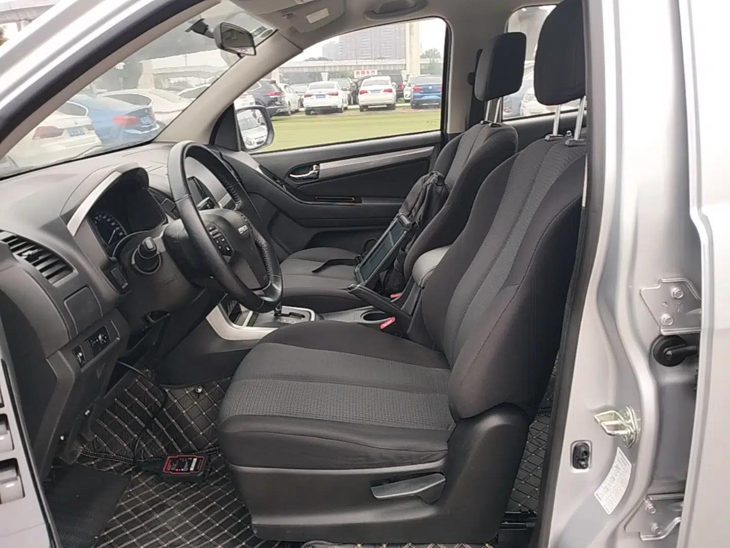 Isuzu D-MAX 2018 3.0T Two-Wheel Drive Automatic Elite Version 4JJ1-TC HI — миниатюра 22