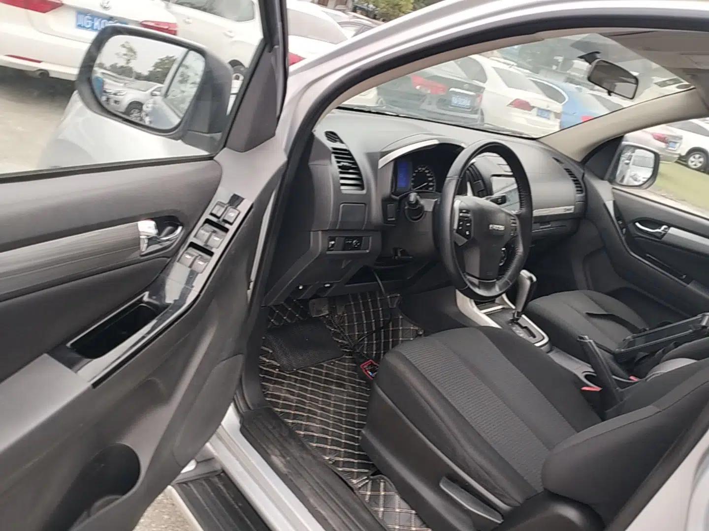 Isuzu D-MAX 2018 3.0T Two-Wheel Drive Automatic Elite Version 4JJ1-TC HI — миниатюра 23