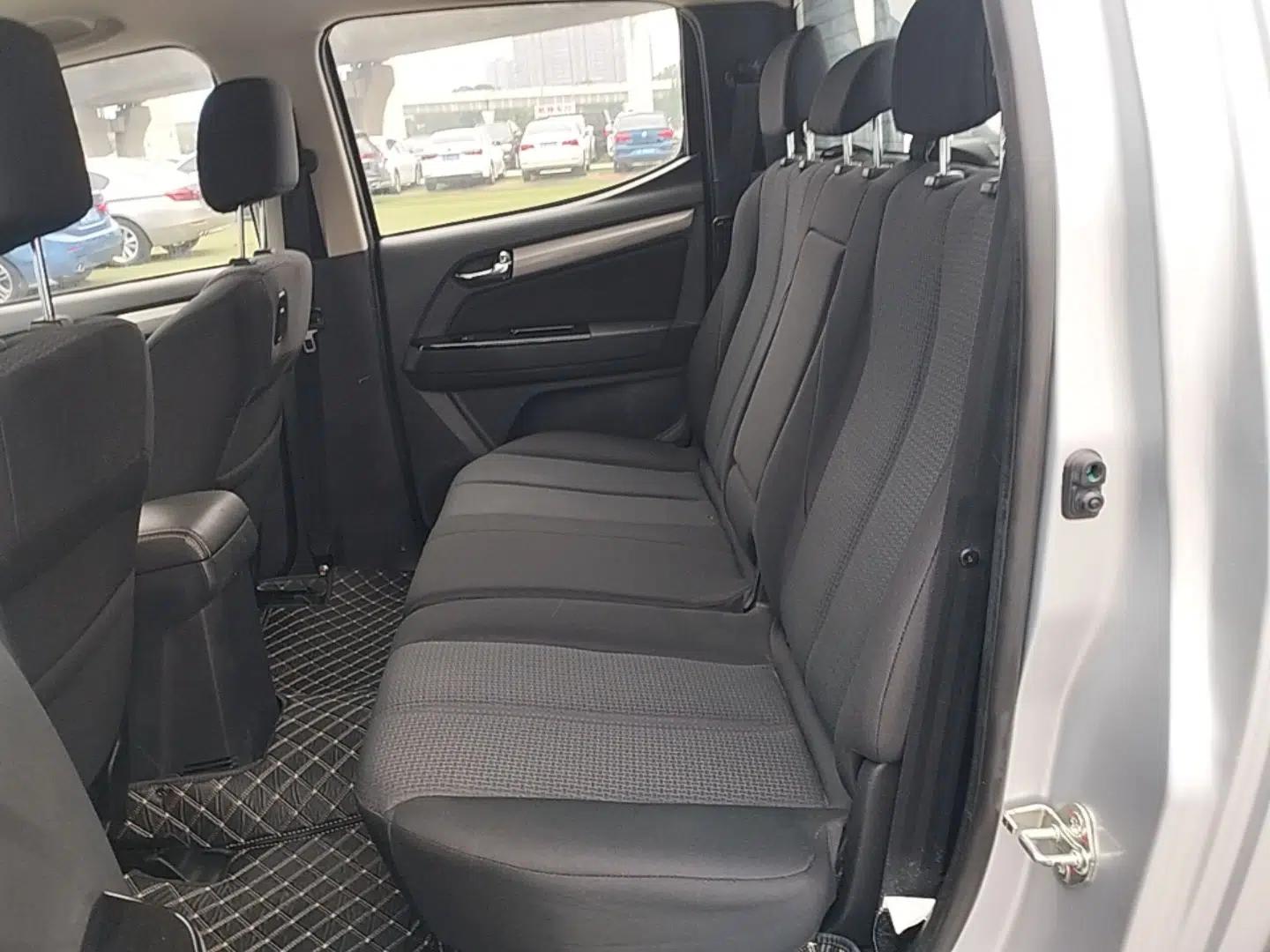 Isuzu D-MAX 2018 3.0T Two-Wheel Drive Automatic Elite Version 4JJ1-TC HI — миниатюра 25