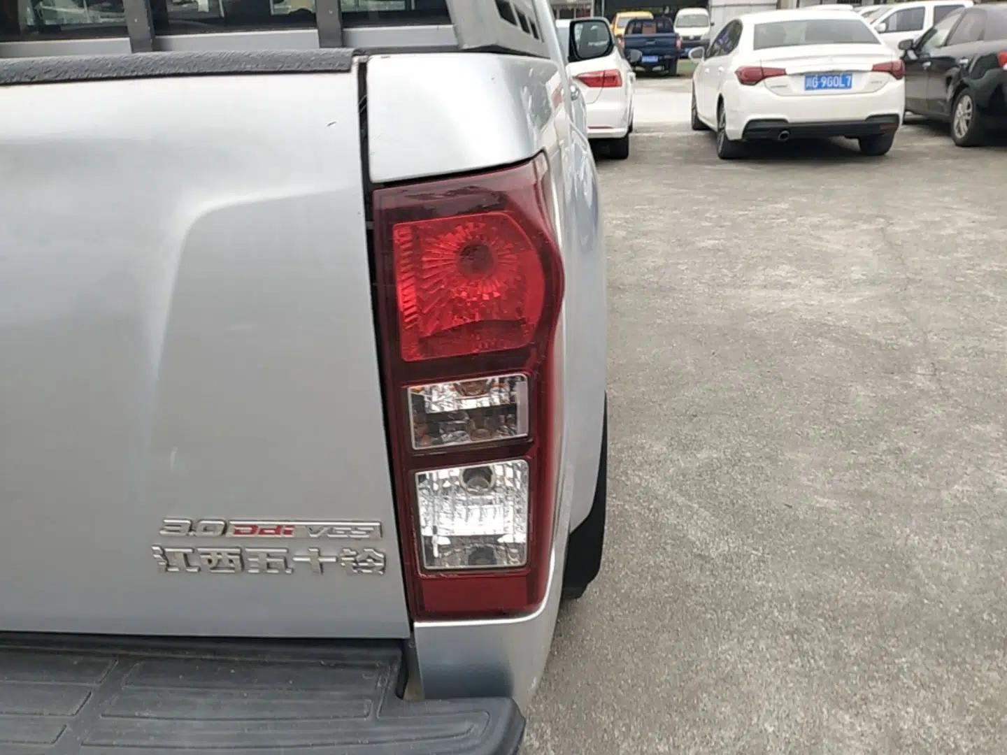Isuzu D-MAX 2018 3.0T Two-Wheel Drive Automatic Elite Version 4JJ1-TC HI — миниатюра 9
