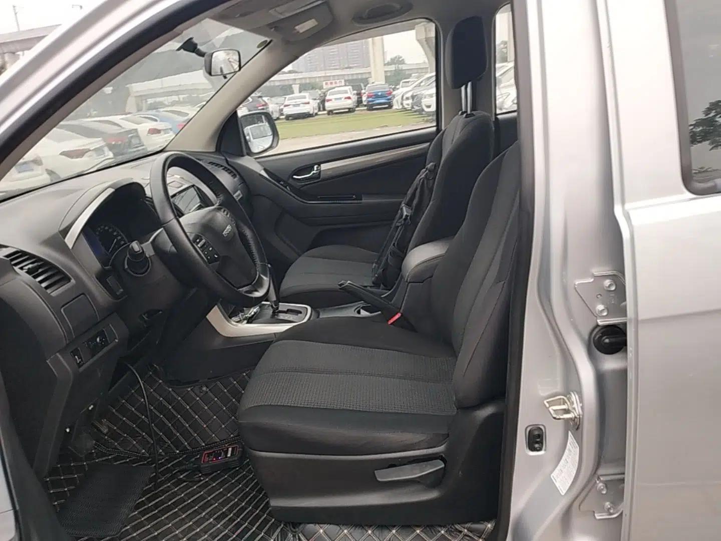 Isuzu D-MAX 2018 3.0T Two-Wheel Drive Automatic Elite Version 4JJ1-TC HI — миниатюра 17