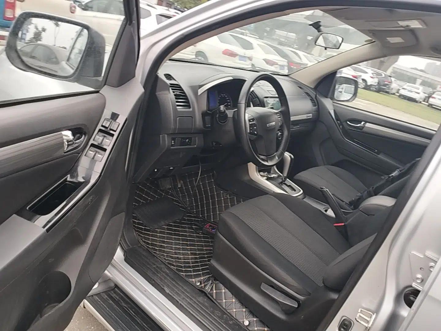 Isuzu D-MAX 2018 3.0T Two-Wheel Drive Automatic Elite Version 4JJ1-TC HI — миниатюра 18