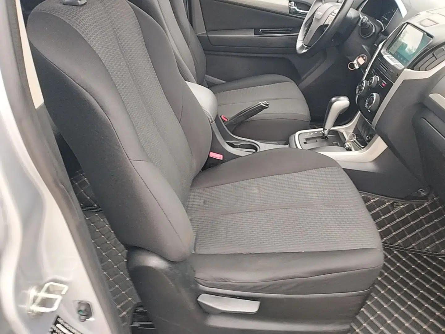 Isuzu D-MAX 2018 3.0T Two-Wheel Drive Automatic Elite Version 4JJ1-TC HI — миниатюра 19