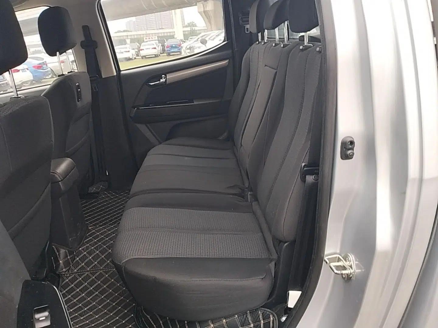 Isuzu D-MAX 2018 3.0T Two-Wheel Drive Automatic Elite Version 4JJ1-TC HI — миниатюра 20