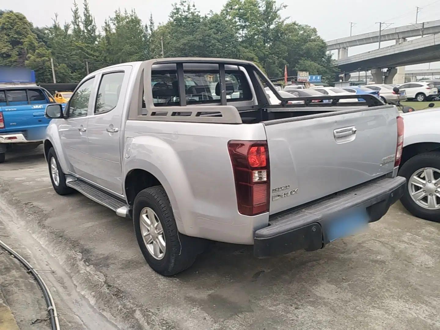 Isuzu D-MAX 2018 3.0T Two-Wheel Drive Automatic Elite Version 4JJ1-TC HI — миниатюра 4