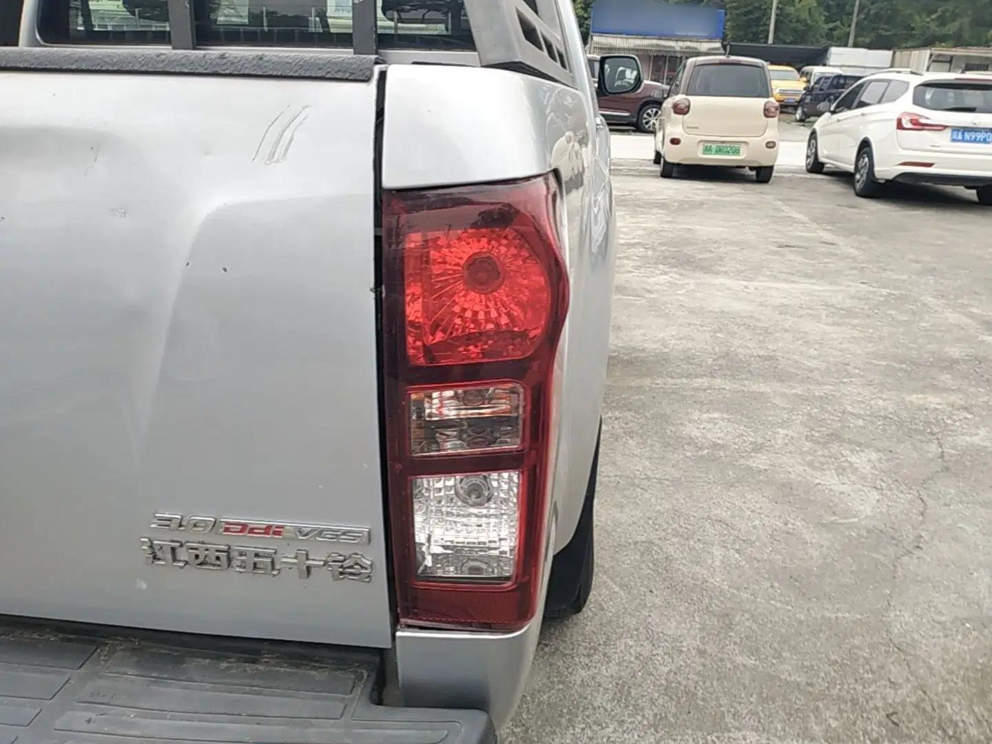 Isuzu D-MAX 2018 3.0T Two-Wheel Drive Automatic Elite Version 4JJ1-TC HI — миниатюра 9
