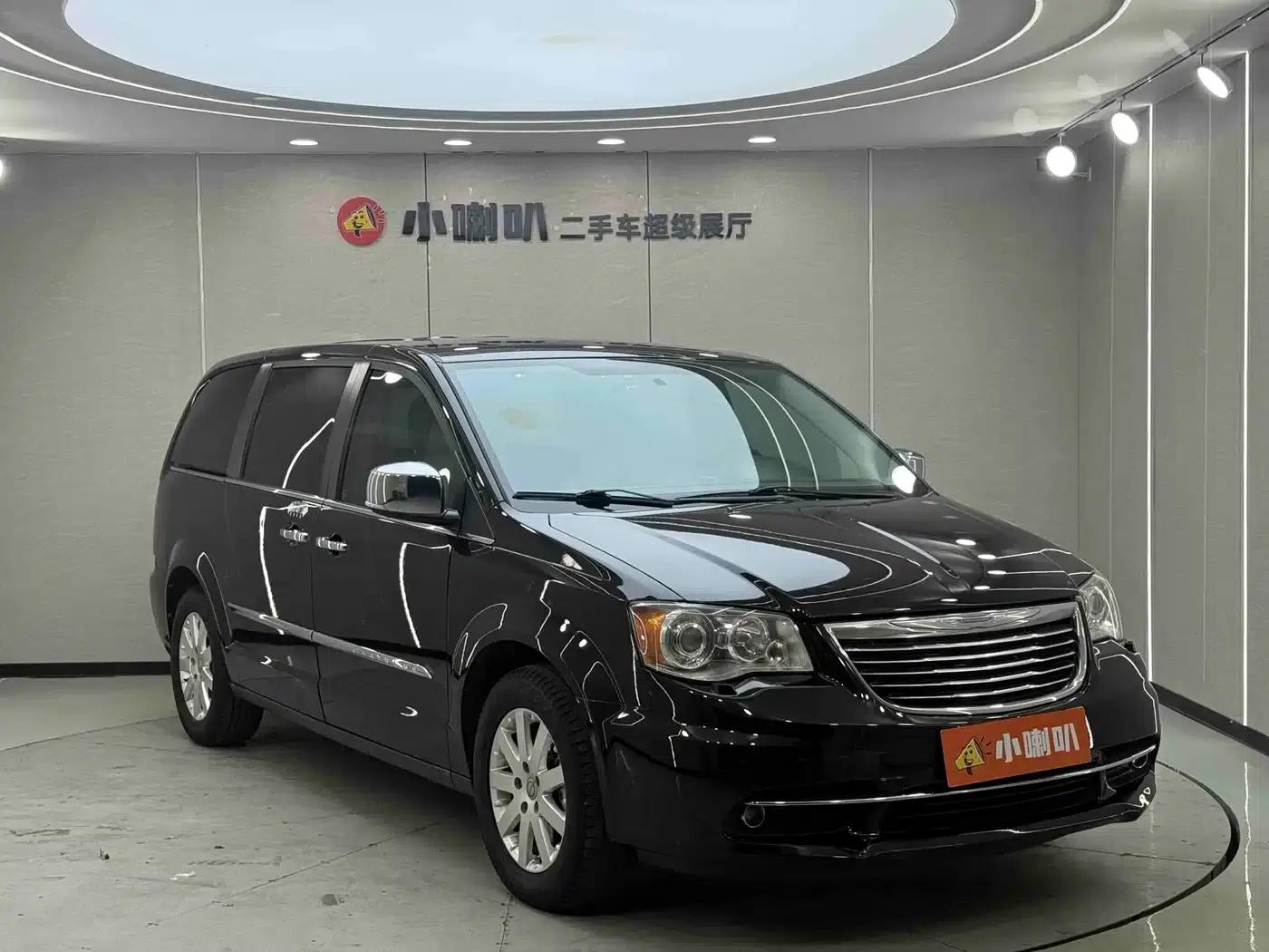 2013 Imported Grand Voyager 3.6L Luxury Edition — миниатюра 3