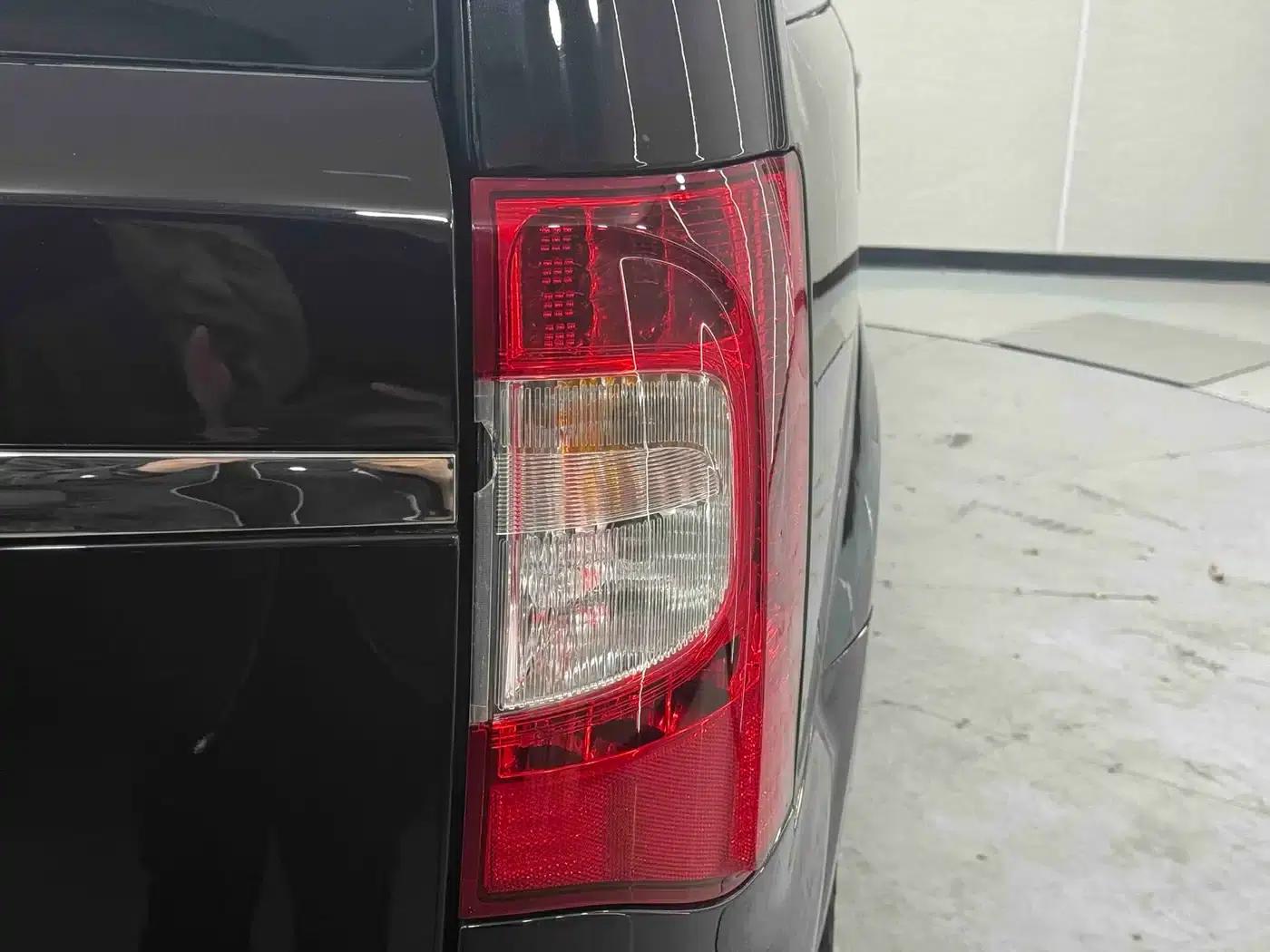 2013 Imported Grand Voyager 3.6L Luxury Edition — миниатюра 25