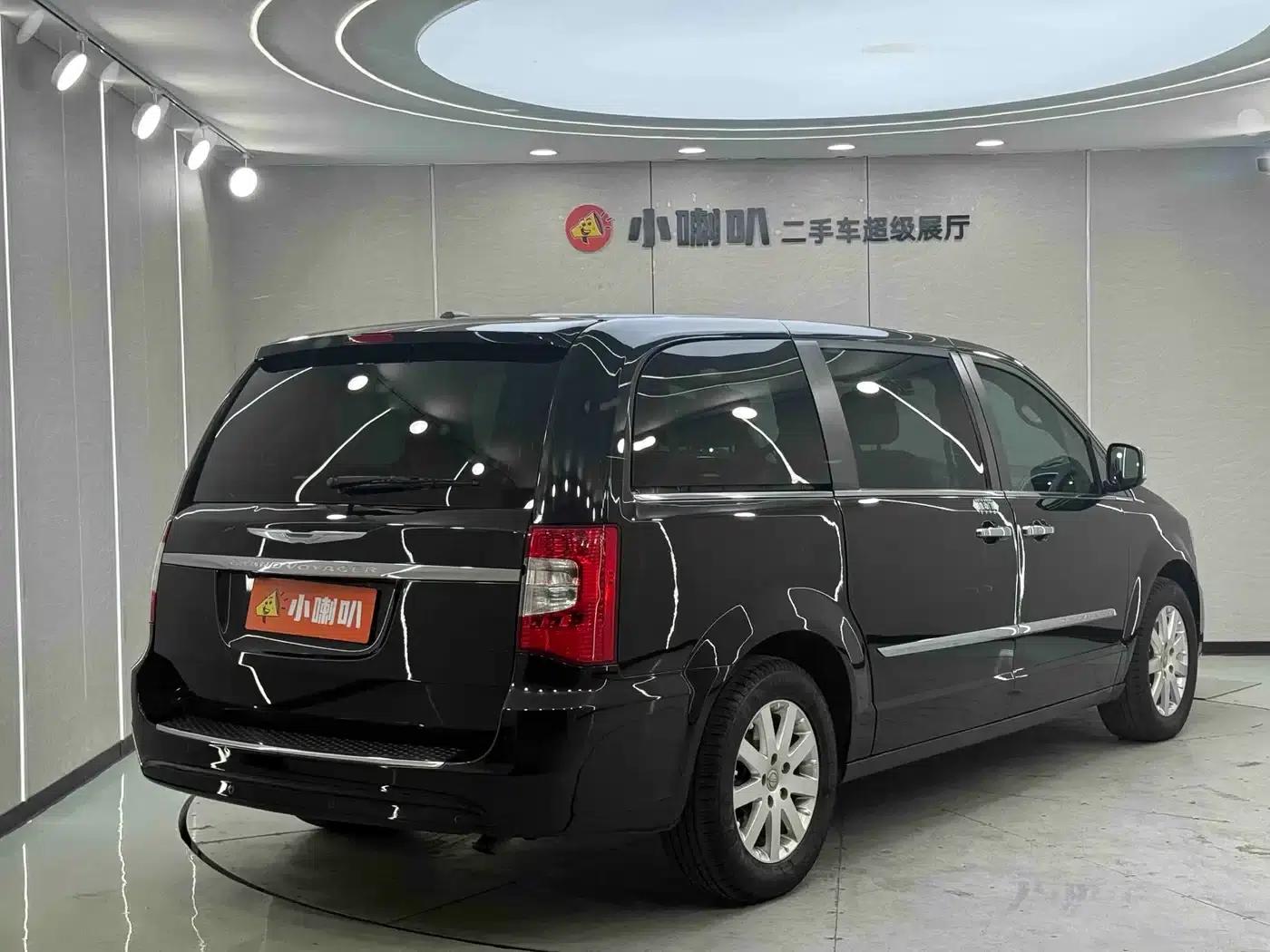 2013 Imported Grand Voyager 3.6L Luxury Edition — миниатюра 27