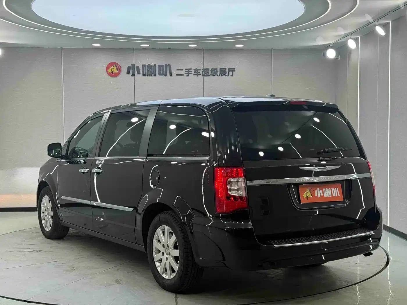 2013 Imported Grand Voyager 3.6L Luxury Edition — миниатюра 28