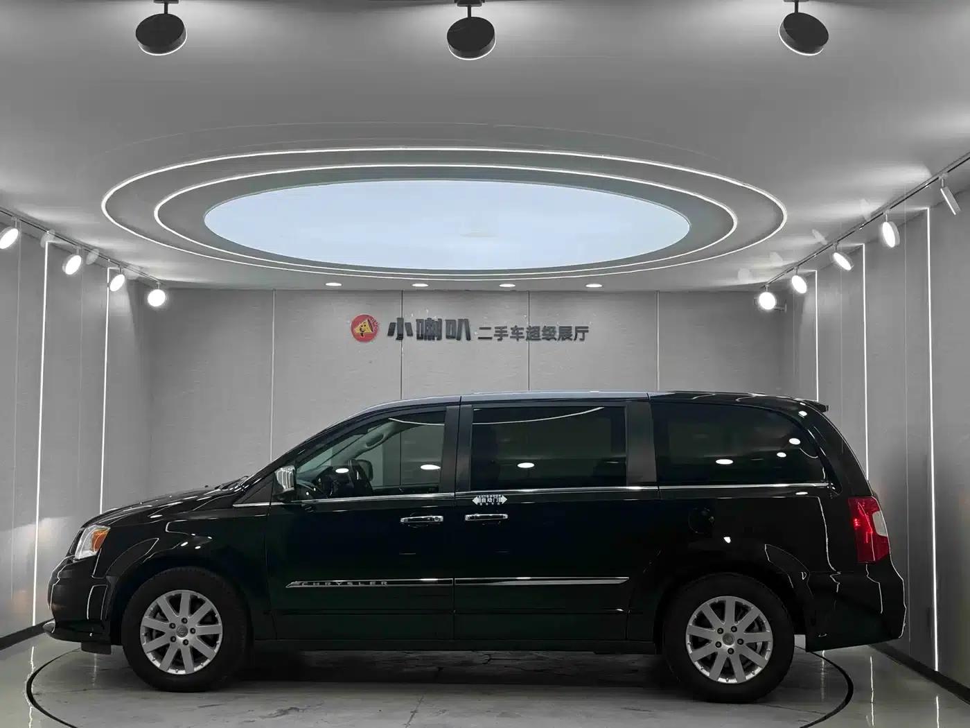 2013 Imported Grand Voyager 3.6L Luxury Edition — миниатюра 29