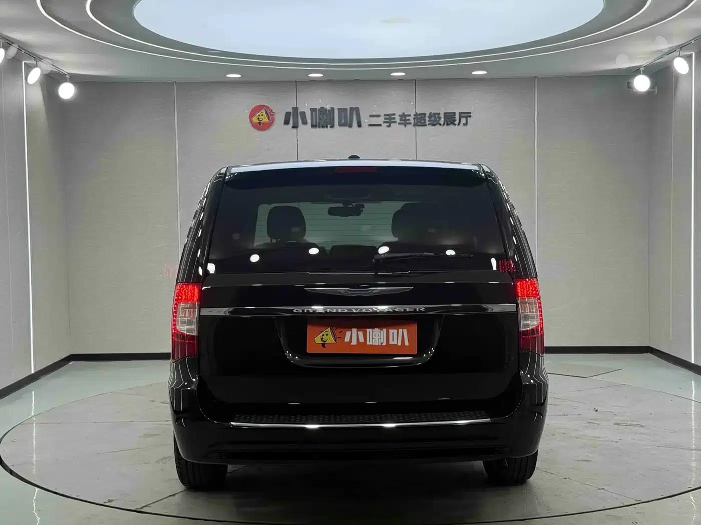 2013 Imported Grand Voyager 3.6L Luxury Edition — миниатюра 4