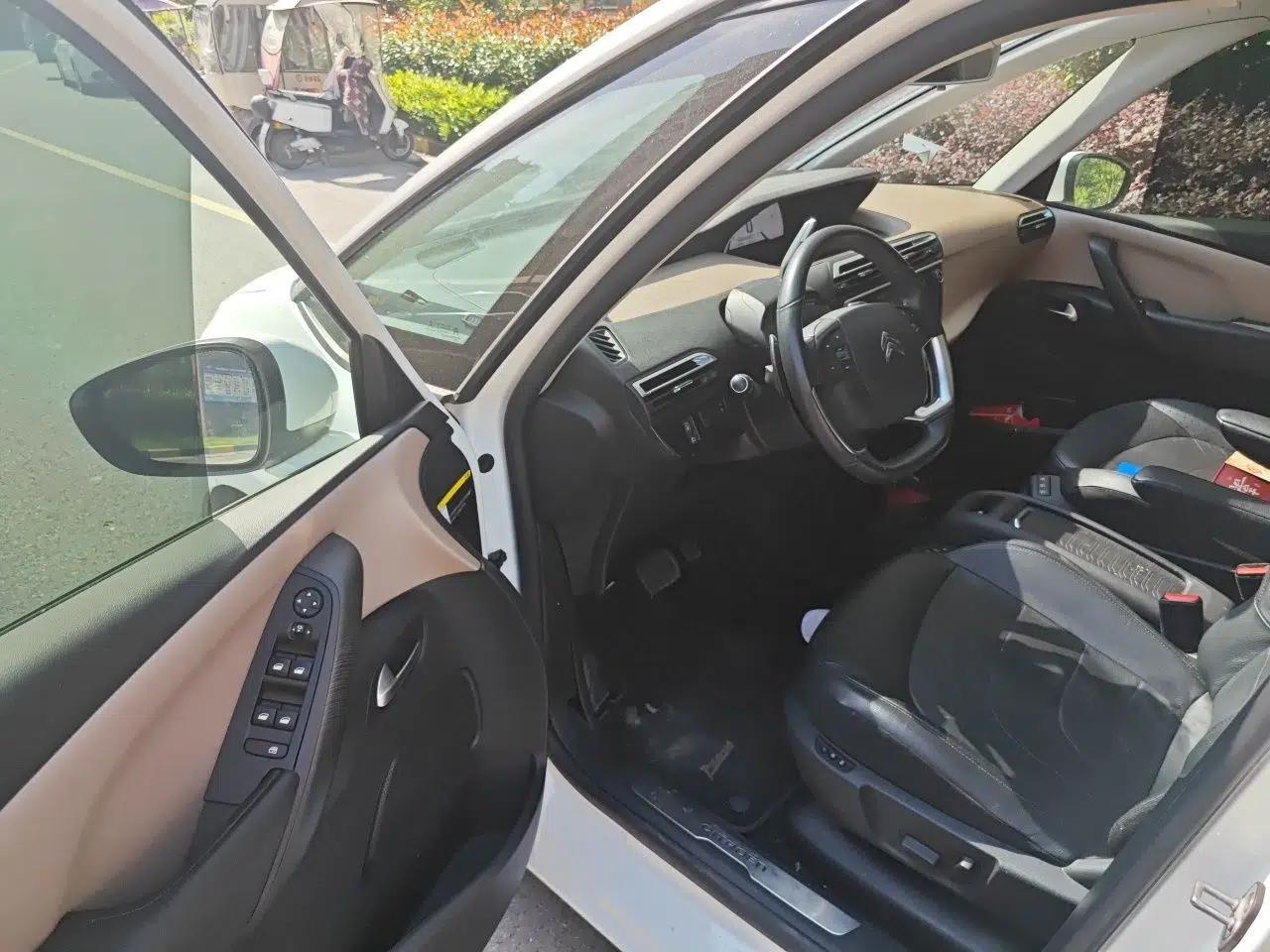 Citroen C4 Picasso 2015 Grand 1.6T Luxury 7-Seater — миниатюра 16