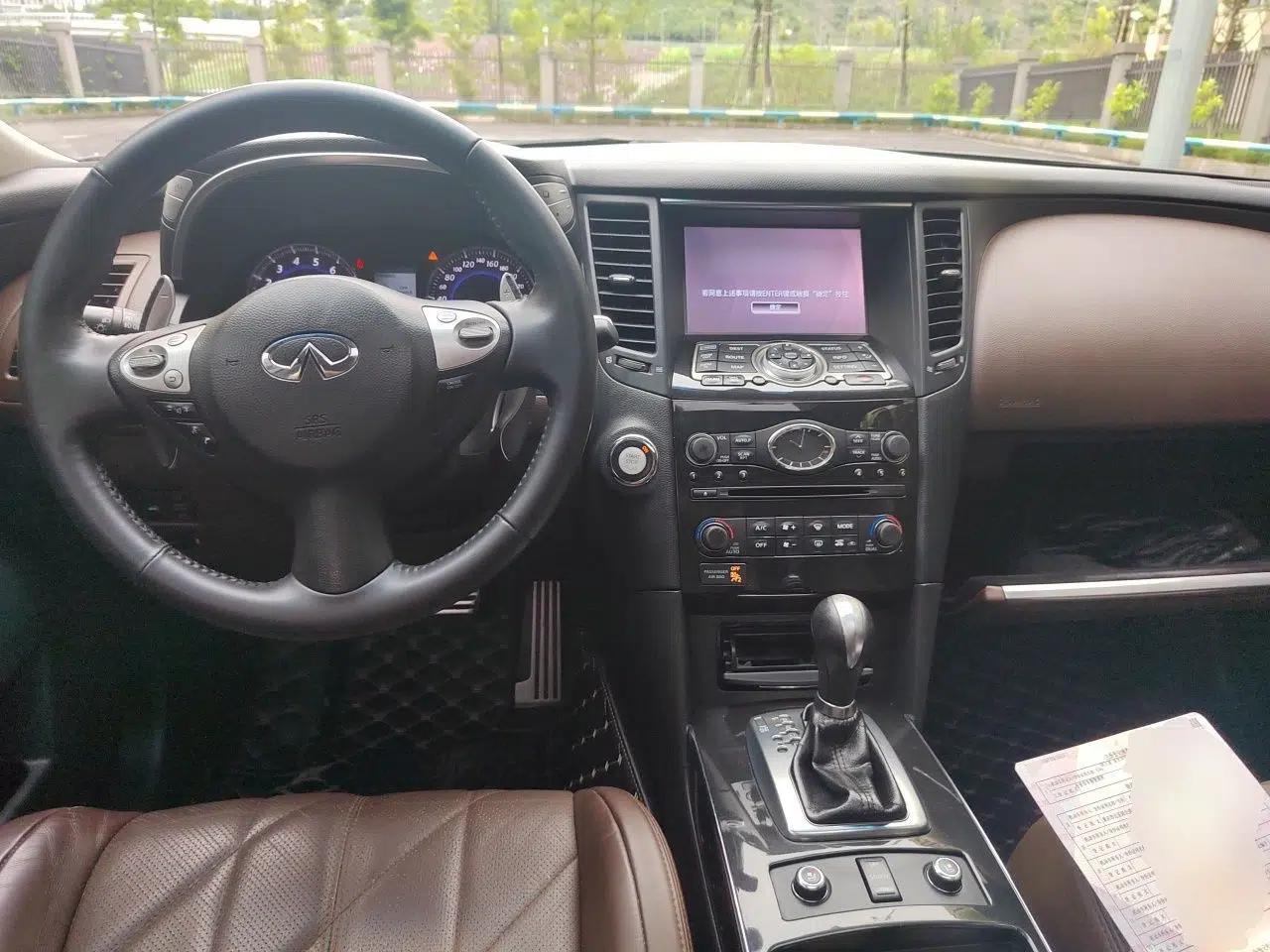Infiniti QX70 2013 3.7L Standard Edition — миниатюра 9