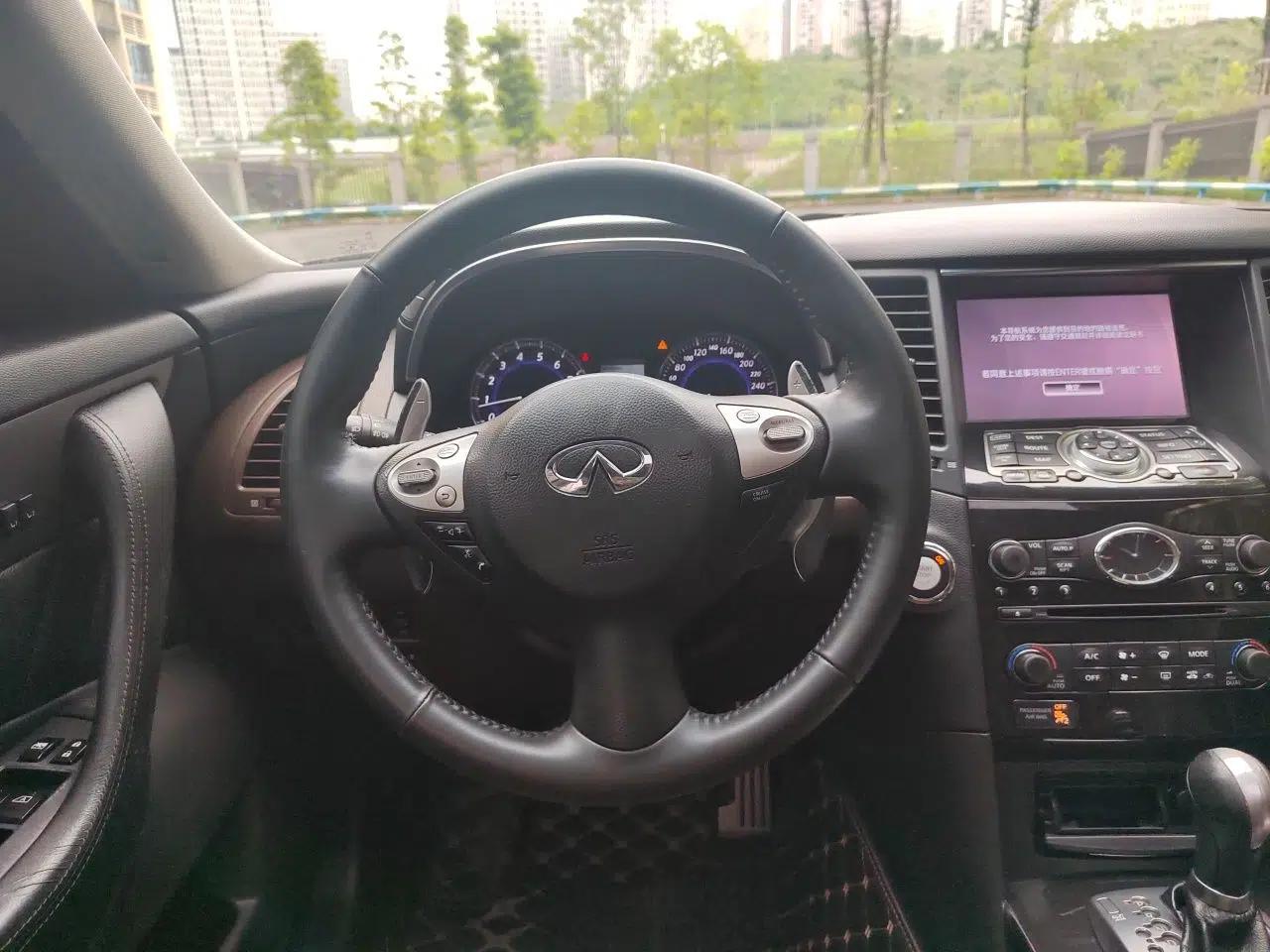 Infiniti QX70 2013 3.7L Standard Edition — миниатюра 10