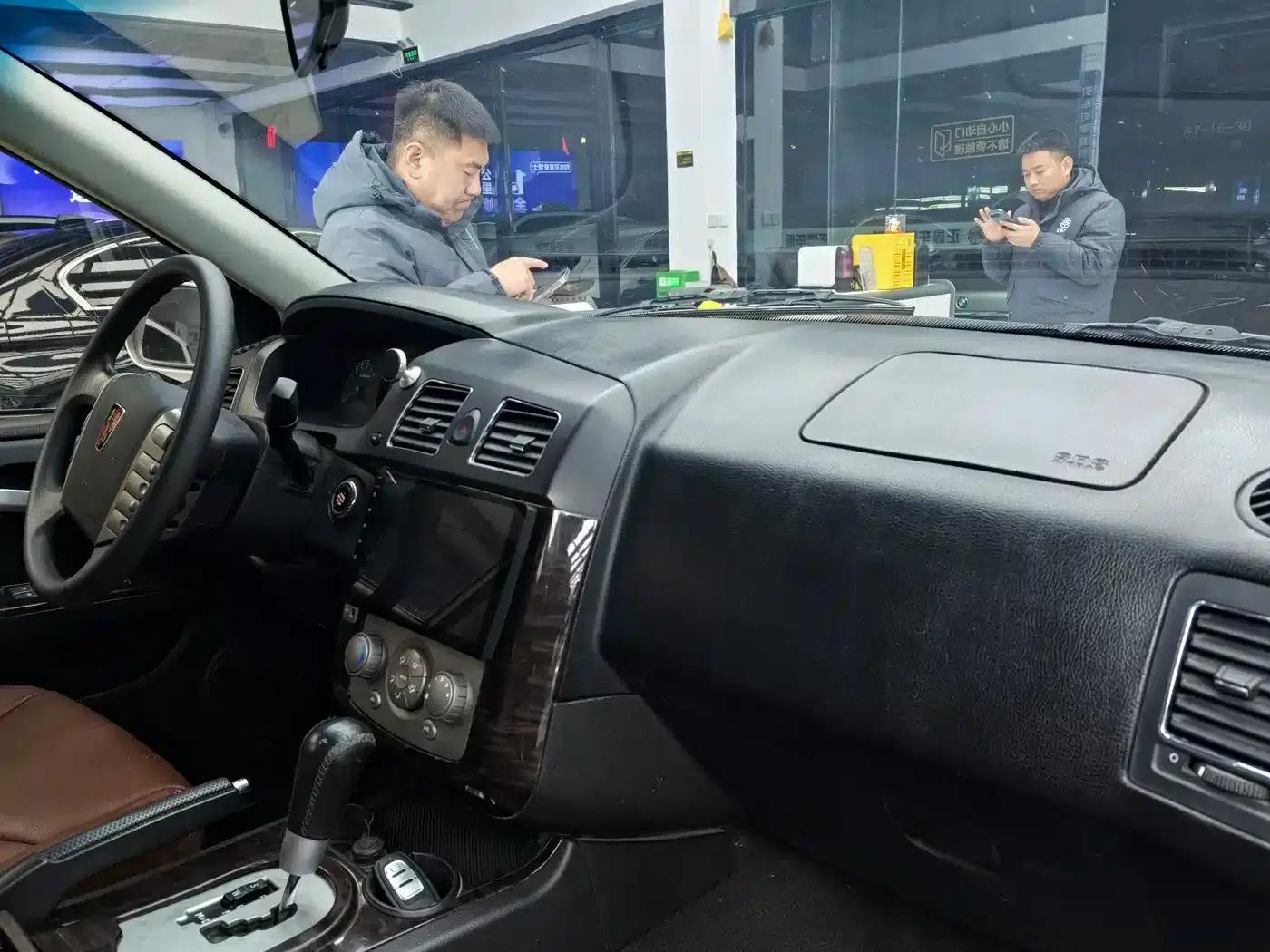 Roewe W5 2013 1.8T 2WD Automatic Sheng Yu Edition — миниатюра 10