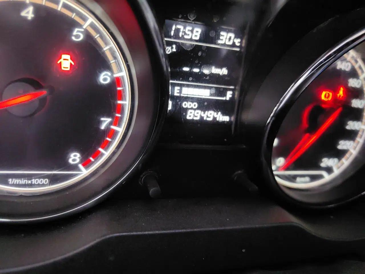 Bestune B30 2016 1.6L Automatic Premium Edition — миниатюра 12