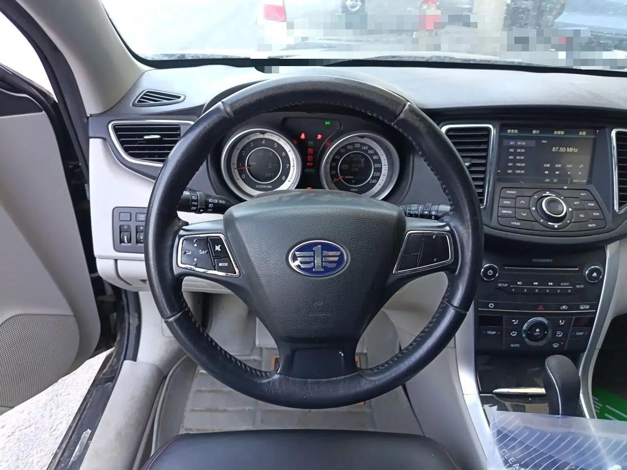 Bestune B90 2012 2.0L automatic comfort version — миниатюра 10