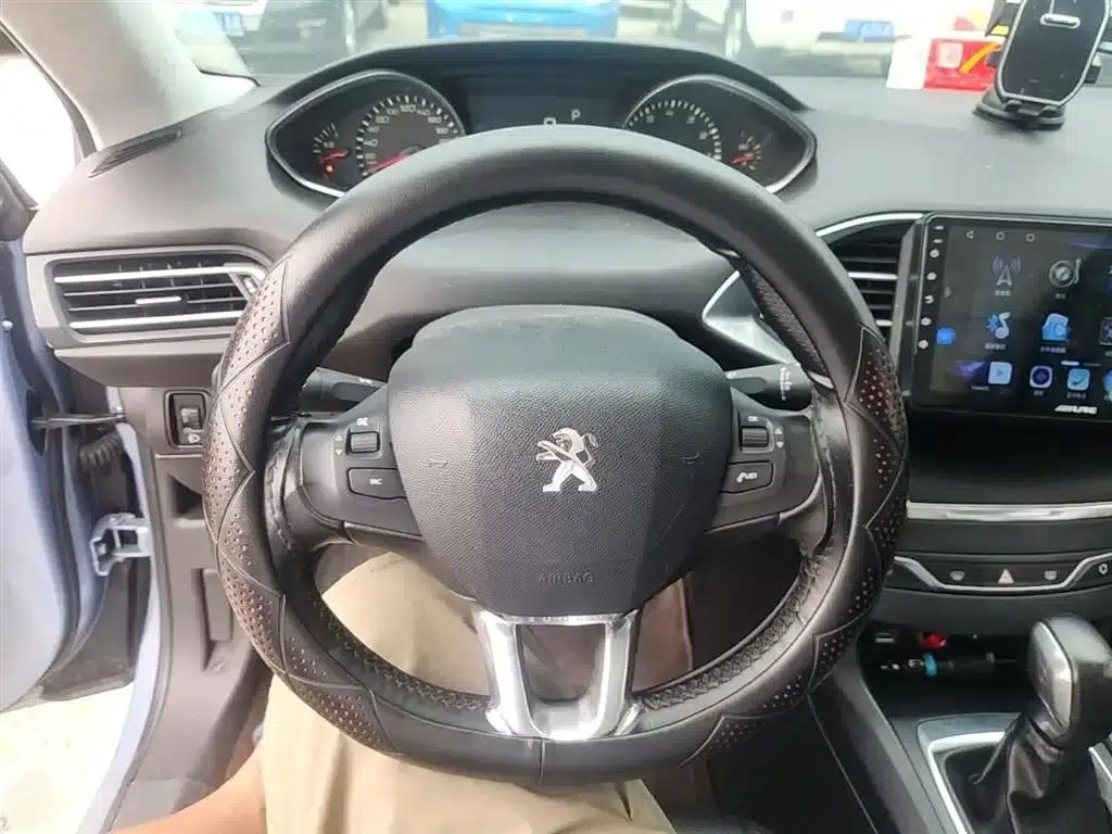 Peugeot 308S 2015 1.2T Automatic Sporty Edition — миниатюра 11
