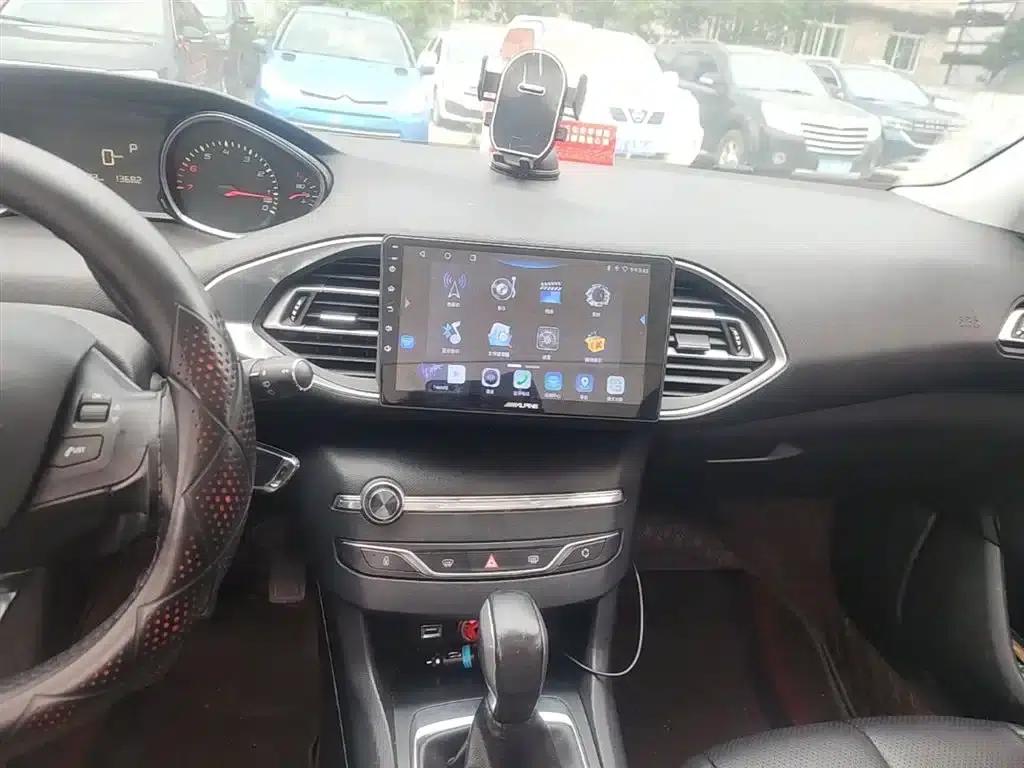 Peugeot 308S 2015 1.2T Automatic Sporty Edition — миниатюра 13