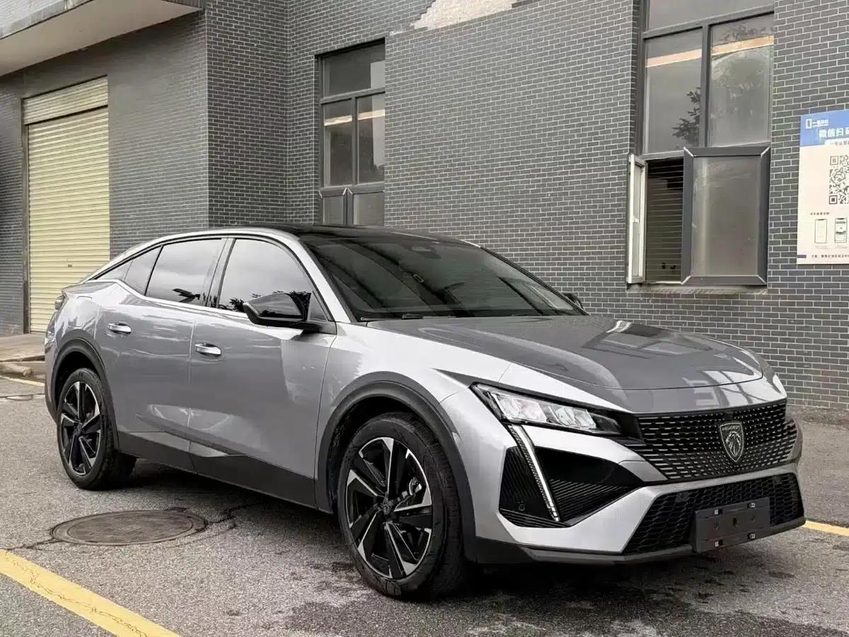 Peugeot 408X 2023 Charm Edition — миниатюра 3