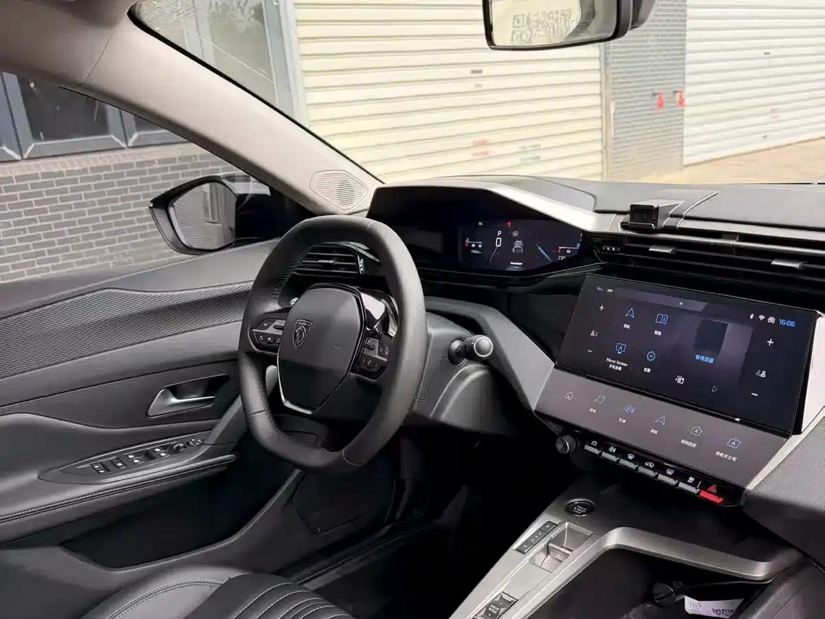 Peugeot 408X 2023 Charm Edition — миниатюра 5