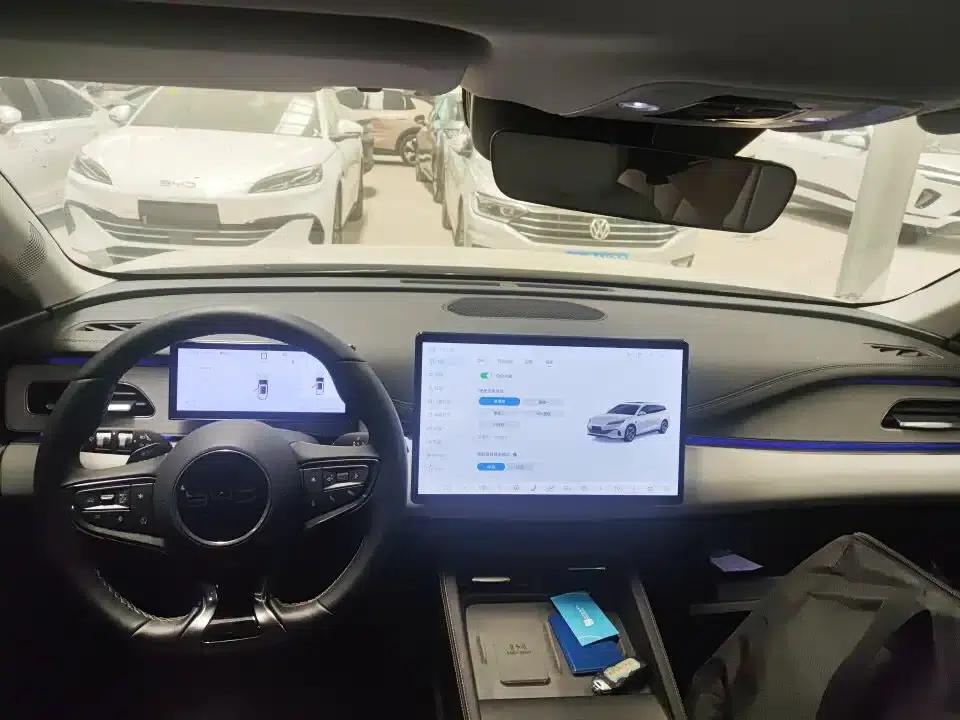 Seal 06 DM-i Touring Edition 2025 DM-i 150KM Flagship Model — миниатюра 7