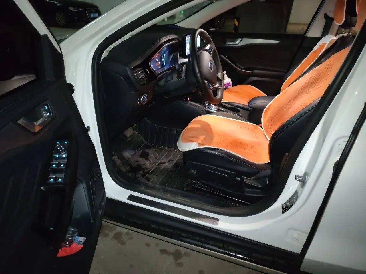 Ford Focus Active 2021 EcoBoost 180 Automatic Trendy Model — миниатюра 16