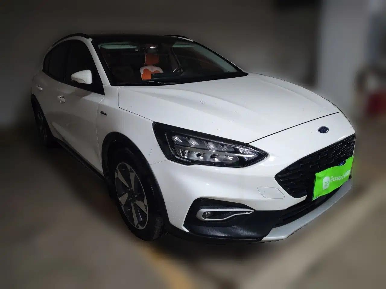 Ford Focus Active 2021 EcoBoost 180 Automatic Trendy Model — миниатюра 3