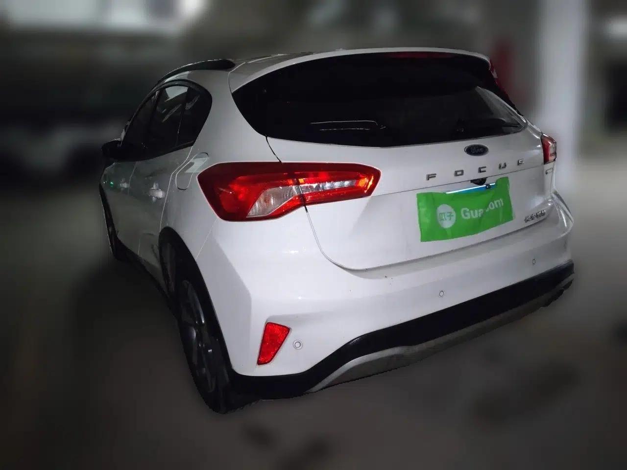 Ford Focus Active 2021 EcoBoost 180 Automatic Trendy Model — миниатюра 4