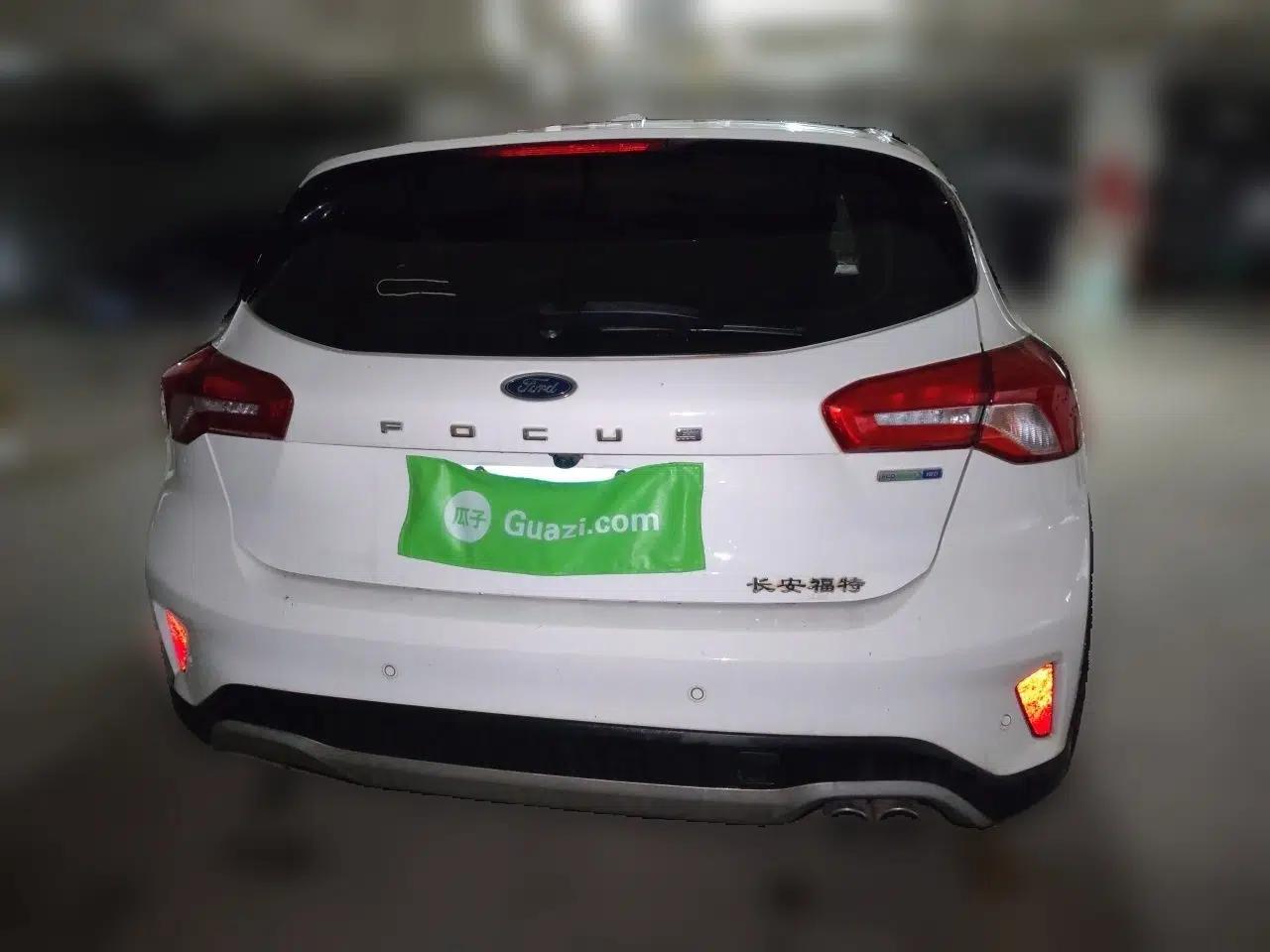 Ford Focus Active 2021 EcoBoost 180 Automatic Trendy Model — миниатюра 5