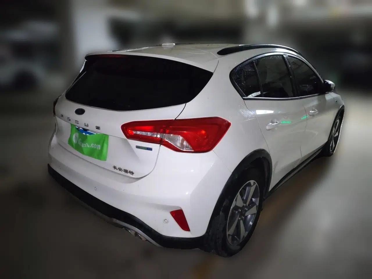 Ford Focus Active 2021 EcoBoost 180 Automatic Trendy Model — миниатюра 6