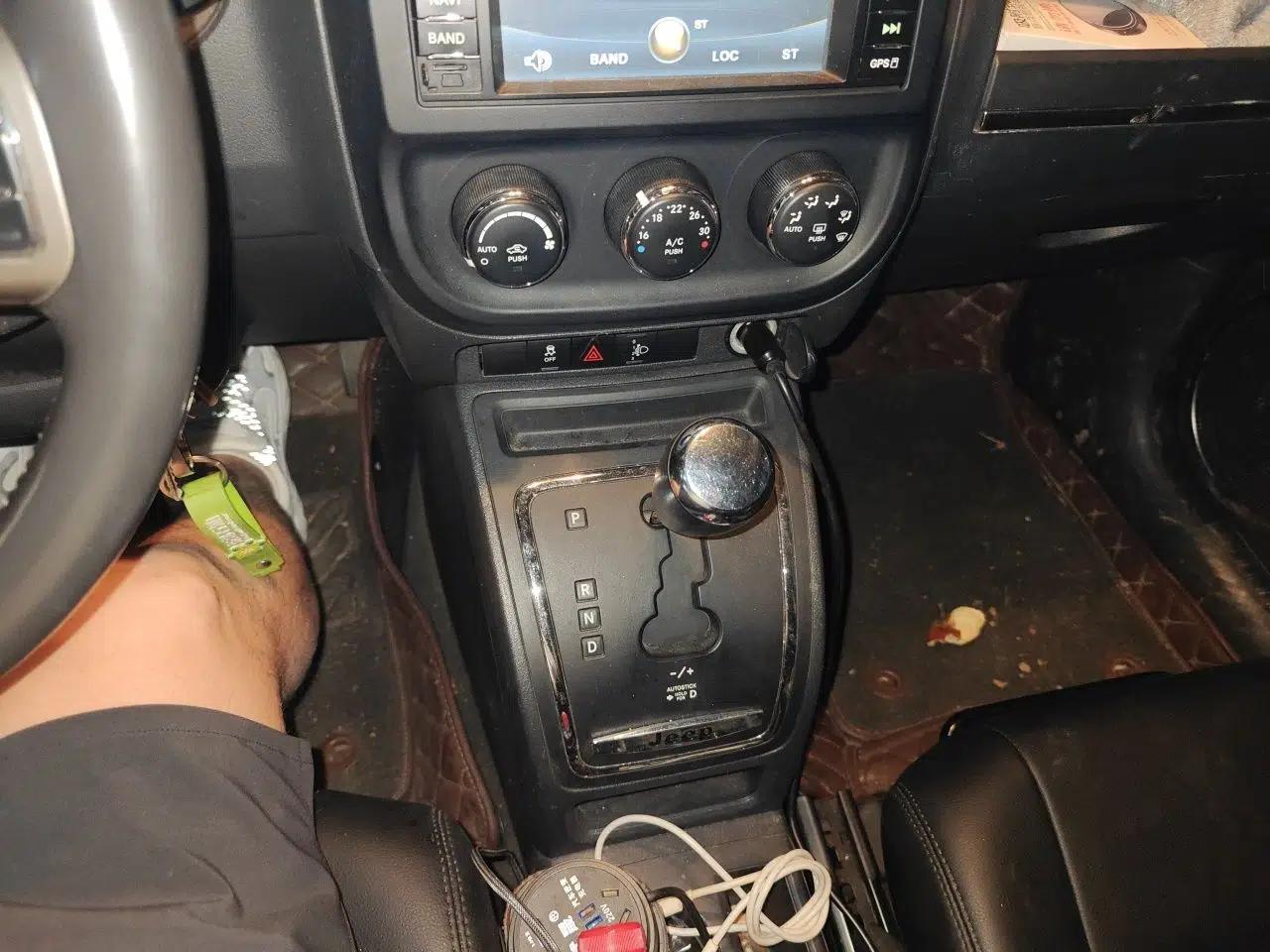 Jeep Patriot 2014 2.4L Sport Edition — миниатюра 14
