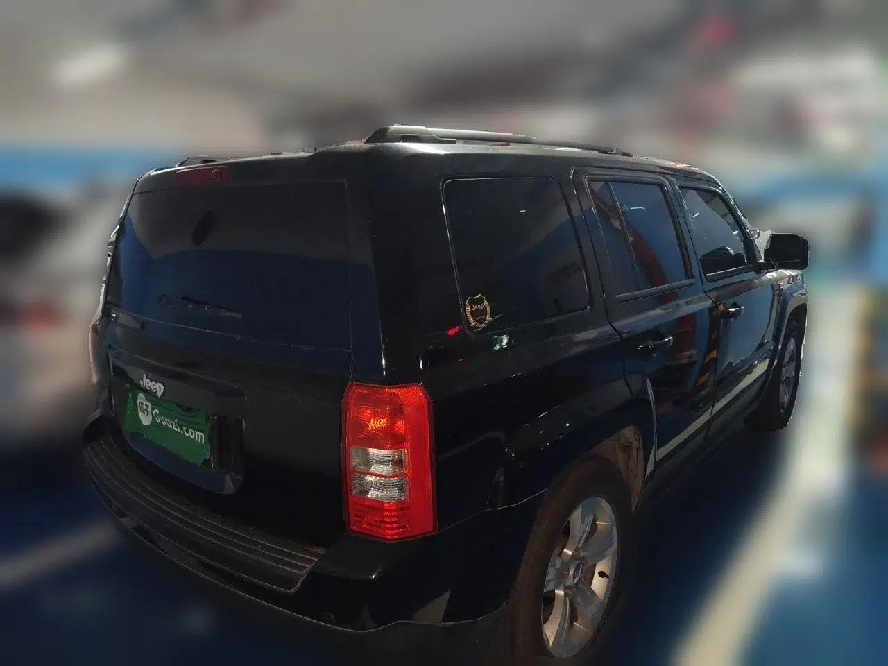 Jeep Patriot 2014 2.4L Sport Edition — миниатюра 6