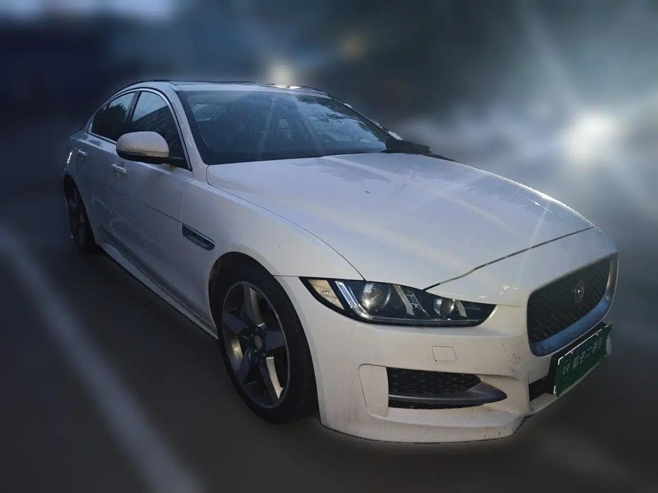 Jaguar XE 2015 2.0T 200 PS R-Sport — миниатюра 3