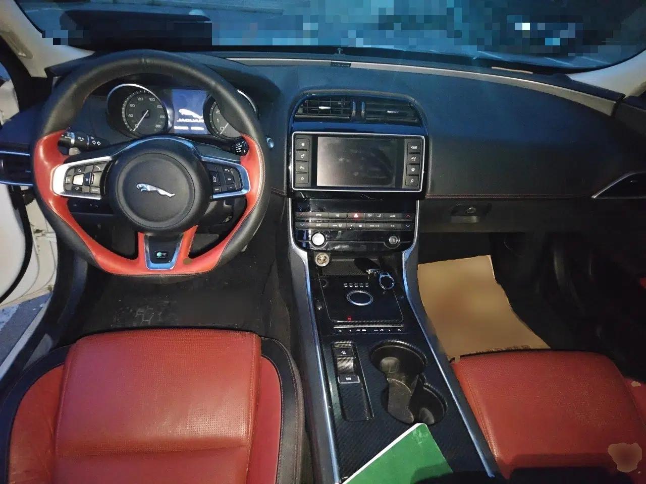 Jaguar XE 2015 2.0T 200 PS R-Sport — миниатюра 9
