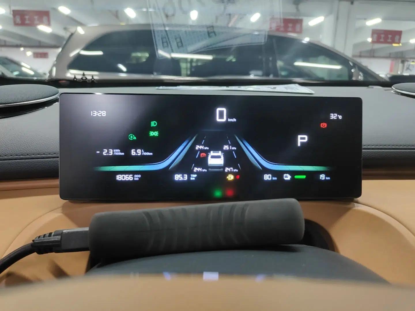 Geely Galaxy Xingjian 7 EM-i 2025 55 km Launch Edition — миниатюра 19