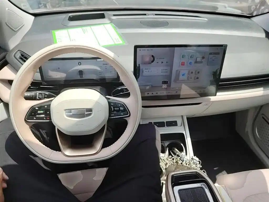 Geely Geometry M6 2022 Model 580 New Fun — миниатюра 10
