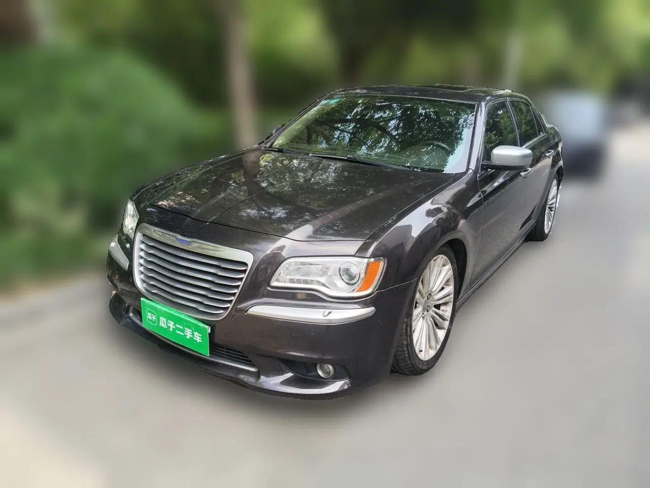 Chrysler 300C 2012 3.6L Luxury Edition — миниатюра 1