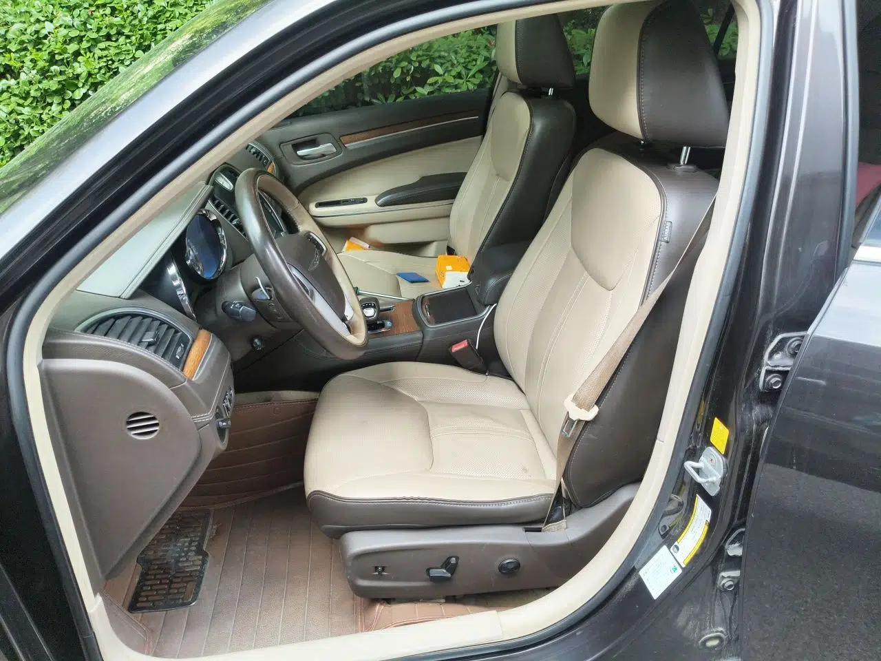 Chrysler 300C 2012 3.6L Luxury Edition — миниатюра 15