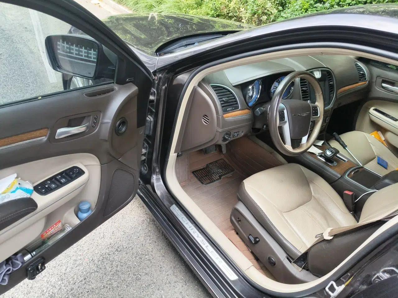 Chrysler 300C 2012 3.6L Luxury Edition — миниатюра 16