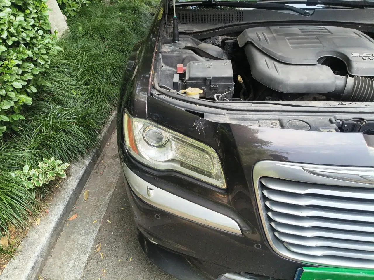 Chrysler 300C 2012 3.6L Luxury Edition — миниатюра 7