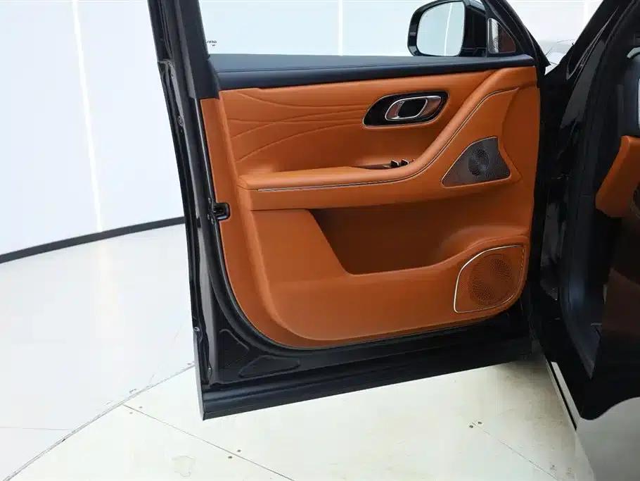 Galaxy M9 2025 210km/h AWD Navigator Edition — миниатюра 21