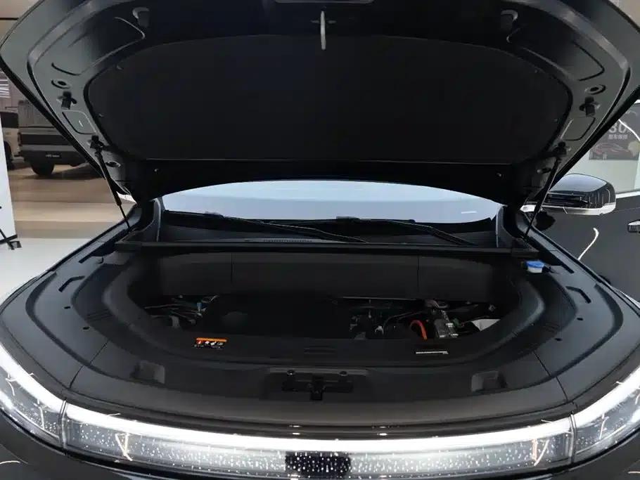 Galaxy M9 2025 210km/h AWD Navigator Edition — миниатюра 24